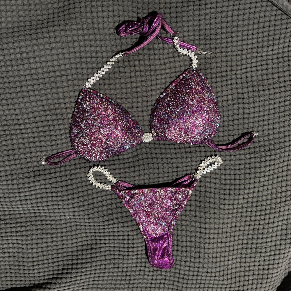 Angel Competition Bikini

Crystal Radiance. Berry Mix with Crystal Trim